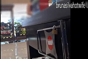 Filmando a Loira Gostosa No Mercado - Espiando a Loira No Mercado