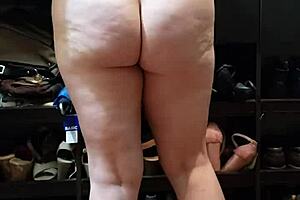 Pamela Teases Her Plump Latina Ass Seductively