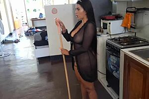 Leaked: Mexican influencer shoves broomstick deep in kitchen pussy