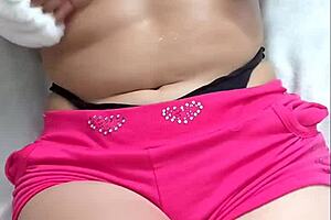 esta morrita mexicana de 18 me manda su pack tocandose con dedos y dildos hermosa