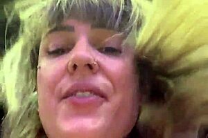 sweaty gym girl shirt off cuz pussy drips down her legs