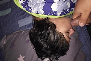 mi madrastra se hechó en mi cama esperando que la coja