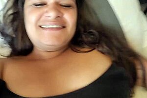 adoro ver esposa gorda rebolando no pau do outro como boa corna