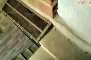 espio mi madrastra lavando ropa me masturbo ella me descubre y me folla parte 1 lizi love