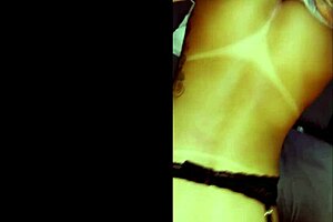 ajoelhou tem que dar novinha magrinha arregaçada pelo dotado sem choro!!