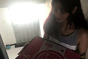 la hermanastra skinny con small tits chupa verga y se la follan duro