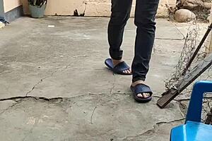 el vecino vino a casa y terminamos follando 🔥😈 antes que vuelva mi marido