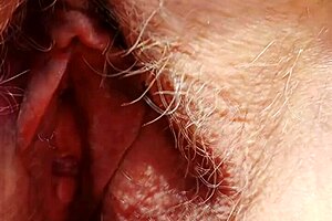WHOA! MATURE MOM'S HAIRY PUSSY GAPES SO CLOSE UP!