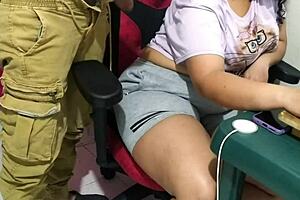 mi vecina pide computadora pero termina cogiendo en mi casa