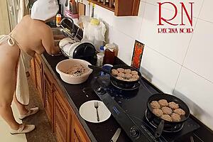 Nudist housewife Regina Noir naked cooking kitchen maid big pussy lips voyeur?